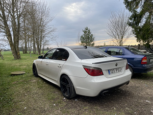 BMW 525d 3.0 M-Pack 2008 (4 foto / 7)