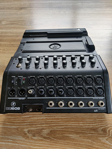 Mackie DL1608 (1 foto / 2)