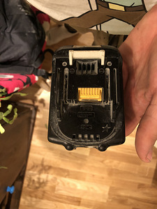 Makita 4.0ah 18v ja Makita 1.5ah 18v akud (5 foto / 6)