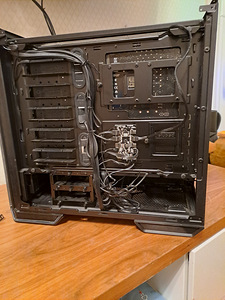 Корпус Be Quiet Dark BASE 700 (8 фото из 10)