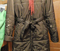 Демисезонное болоньевое пальто с красивой вышивкой