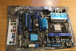 Содержимое корпуса Asus M5a99FX PRO 2.0 / FX6350 / DDR3 1866 (1 фото из 2)