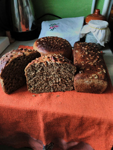Домашний хлеб на закваске с сем. льна с цельнозерновой муки