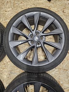 Tesla Model S / X 265/35R21 Continental SportContact (6 foto / 8)
