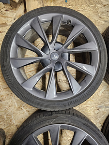 Tesla Model S / X 265/35R21 Continental SportContact (7 foto / 8)