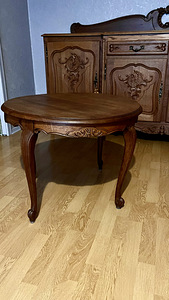 Винтажный комод и кофейный столик (2 фото из 3)