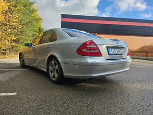 Mercedes E320 CDI (4 фото из 9)