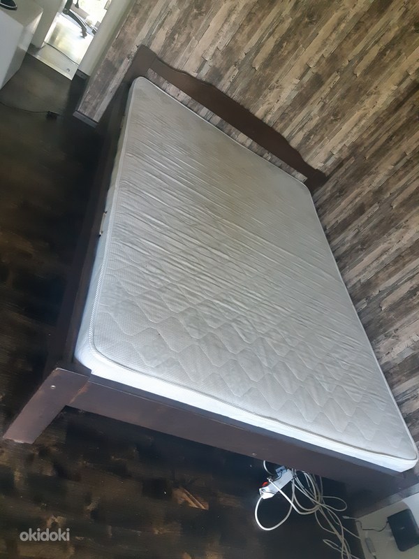 Müüa täispuidust voodi 140x200 koos madratsiga (foto #1)
