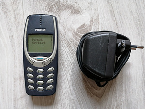 Erinevad mobiiltelefonid ja akud (8 foto / 10)