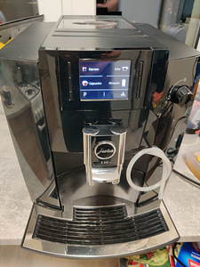 Полностью автоматическая кофемашина Jura E60