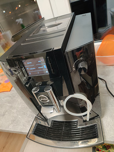 Jura E60 täisautomaatne espressomasin (2 foto / 3)
