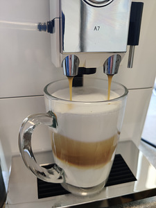 Jura täisautomaatne espressomasin (6 foto / 6)