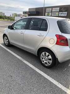 Toyota Yaris (4 foto / 5)