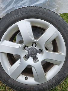 Audi Goodyear 215/55 R17 (1 foto / 3)