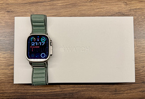Apple Watch Ultra 49mm, Titanium, Green Alpine Loop M (2 foto / 5)