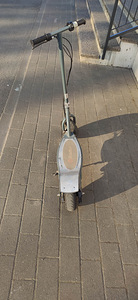 RAZOR E300 Elektritõukeratas UUS AKU (2 foto / 3)