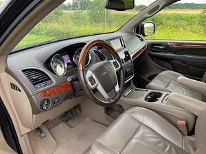 Chrysler Town & Country 3.6 211kw Limited (10 foto / 15)