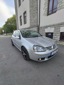 Volkswagen Golf 2.0D 103kw (2 foto / 9)