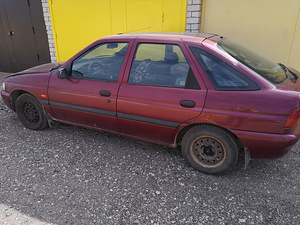 Ford Escort 1995 (4 foto / 4)