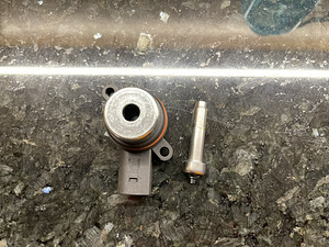 Õhkvedrustuse kompressori solenoidklapp BMW 37206789450 (5 foto / 5)