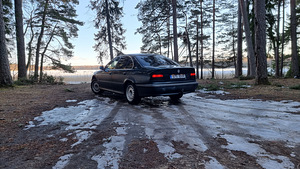 BMW E39 523i 1998 (2 фото из 14)
