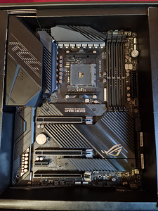 ASUS Crosshair VIII Dark Hero X570 AM4 (2 foto / 3)