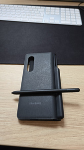 Galaxy Z Fold3 5G Flip Cover with Pen (1 foto / 3)