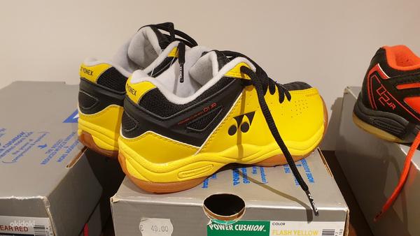 Детская спортивная обувь для зала / бадминтона Yonex (фото #2)