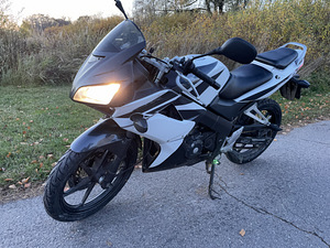 Honda cbr 125r (1 foto / 4)
