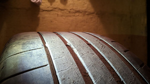 275/45 ZR18 Potenza SPORT (103Y) (2 foto / 3)