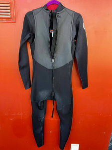 M suurus Rip Curl Bib-Pant ja Long Sleeve kalipso (1 foto / 3)