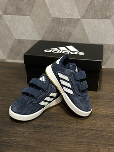 Детская обувь Adidas 21 (2 фото из 5)