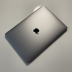 MacBook Pro 2017 года (4 фото из 4)