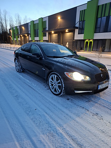 Jaguar XF (8 фото из 10)