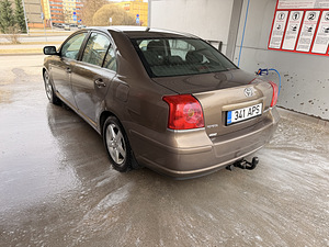 Toyota Avensis (4 foto / 4)