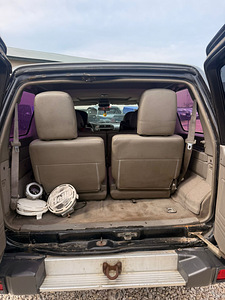 Nissan Patrol (7 foto / 10)