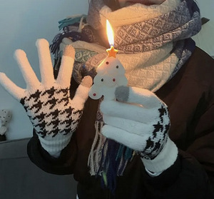Kootud kindad hanesilma mustriga (3 foto / 6)