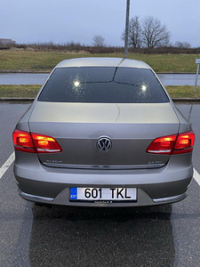 Продается VOLKSWAGEN PASSAT 2013 (2 фото из 8)