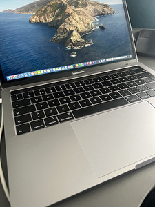 Macbook Pro 2018 250gb 8gm ram (4 foto / 4)
