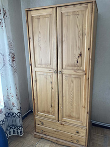 Шкаф из массива дерева (1 фото из 3)