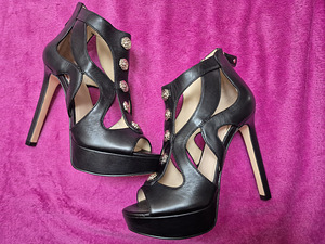 Новые туфли Guess (1 фото из 6)