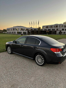 Subaru Legacy (2 фото из 8)