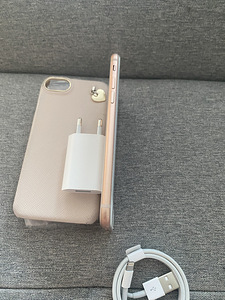 iPhone 8 64GB Gold (5 foto / 6)