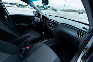 Kia Rio 1.4 (8 foto / 8)