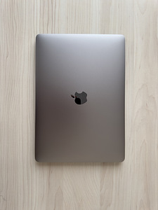 MacBook Pro 2019 Retina 13 4xUSB-C Core i5 2.4GHz 8GB 256SSD (2 foto / 3)
