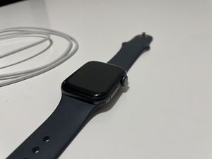 Apple Watch SE 40mm Space Grey (2 foto / 3)