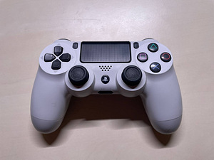 Sony Dualshock 4 V2 juhtmevabad kontrollerid PS4 jaoks (3 foto / 4)