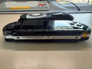 Nagu Uus Sony PSP 1000 Fat + Midnight Club 3 + 1GB card (6 foto / 6)