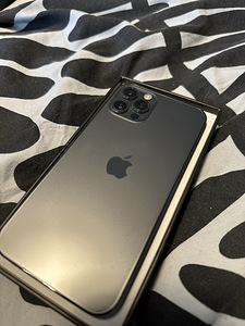Продам iphone 12 pro 256gb (2 фото из 7)