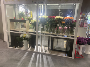 Külmkapp / vetriin lillepoodi (1 foto / 4)